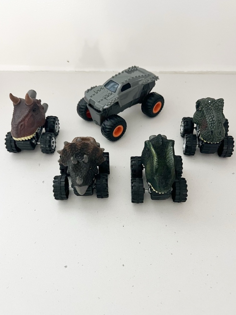 Dinobros Pull Back Dinosaur Car Toy Set 4 Dino Monster Trucks & Gray Off-Road
